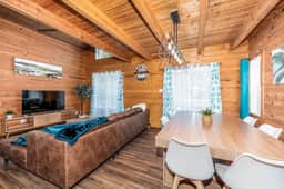La Jumelle | Private Spa | Garden & BBQ - Image 2
