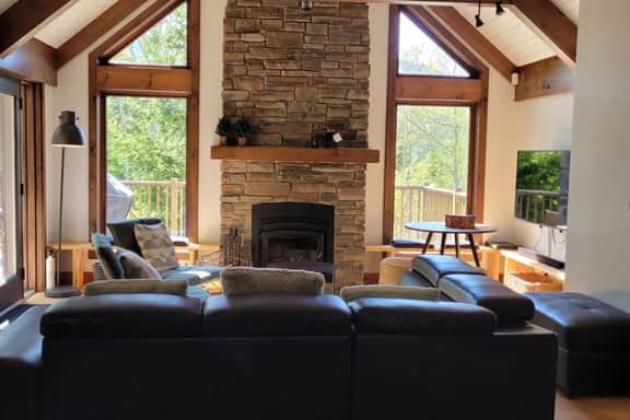 La Petite Alpine | Private Spa & Pool Table | BBQ - Image 3