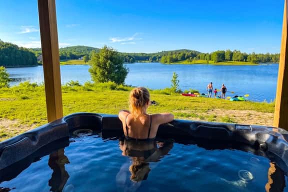 Le Cerf | Lakefront, Private Spa, Games & Kayaks - Image 5