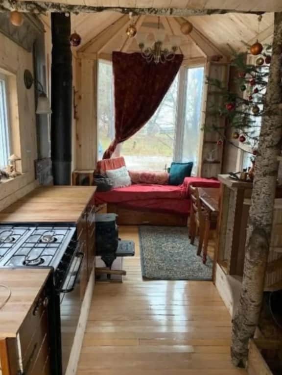 Sculptress - Handmade Tiny Home (Shepherd's Hut) - Image 4